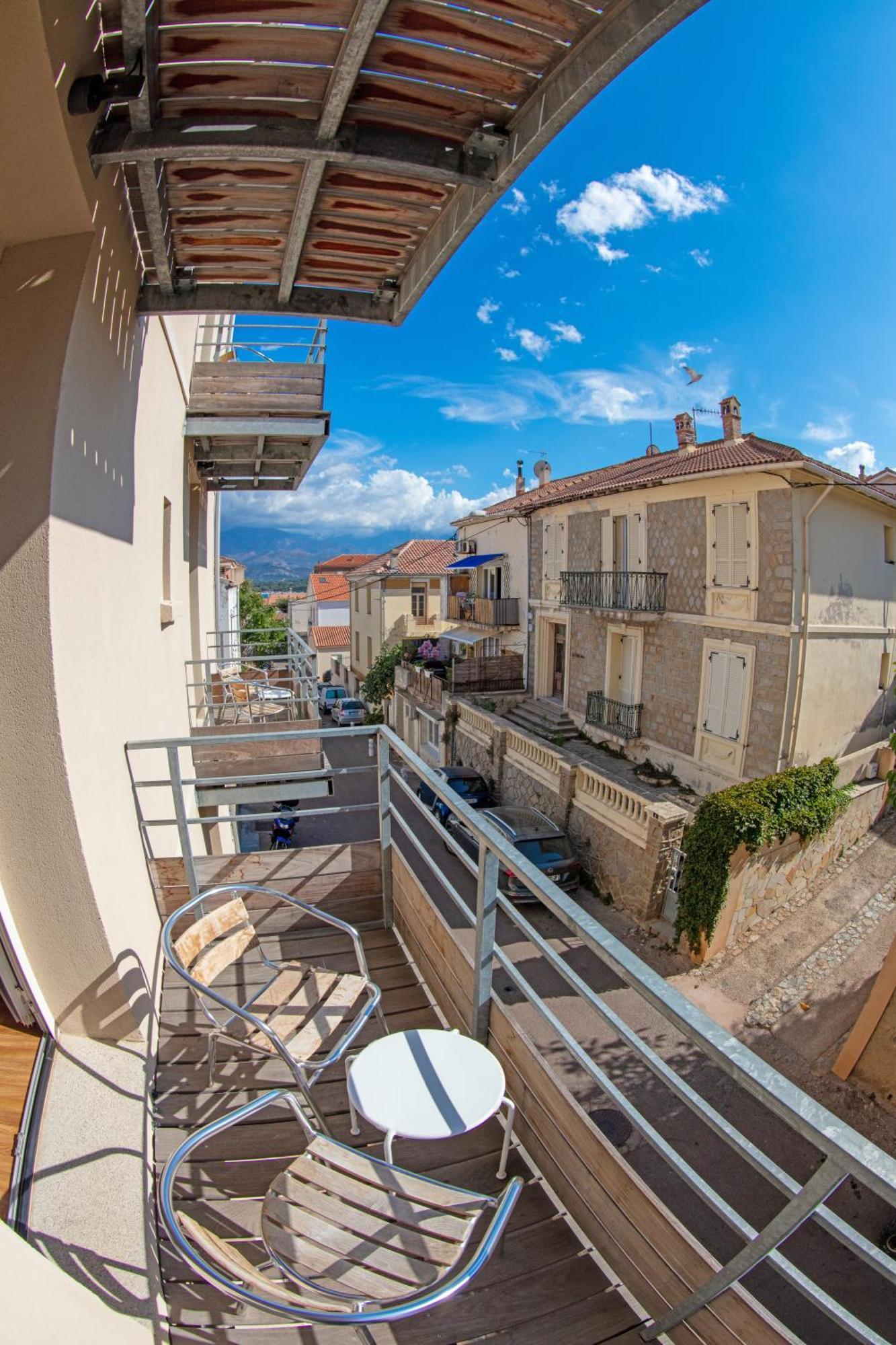 Hotel Mediterranee Кальви Экстерьер фото