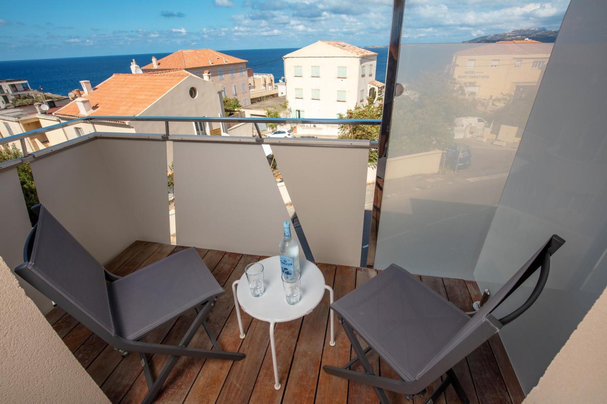 Hotel Mediterranee Кальви Экстерьер фото
