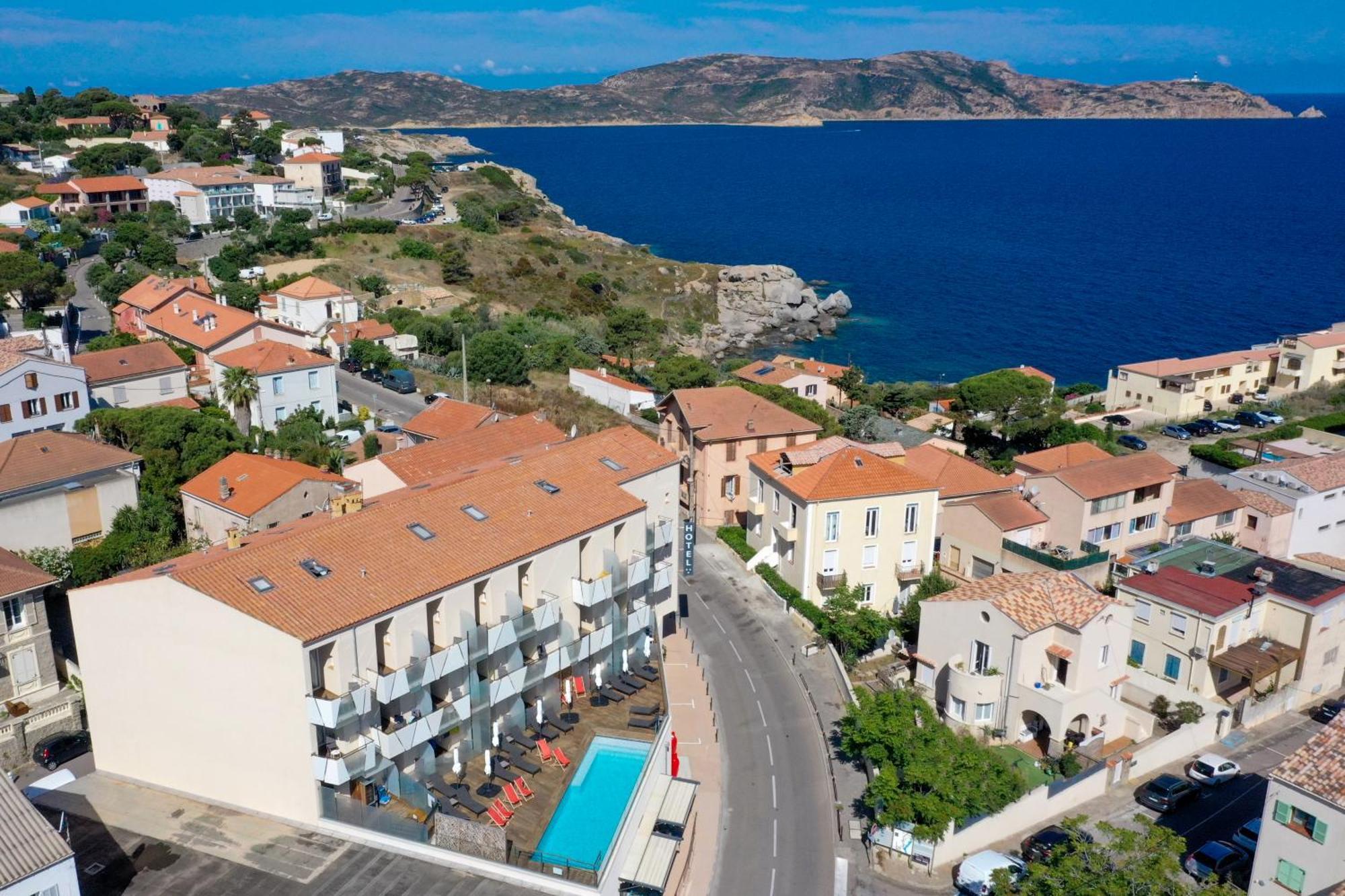 Hotel Mediterranee Кальви Экстерьер фото