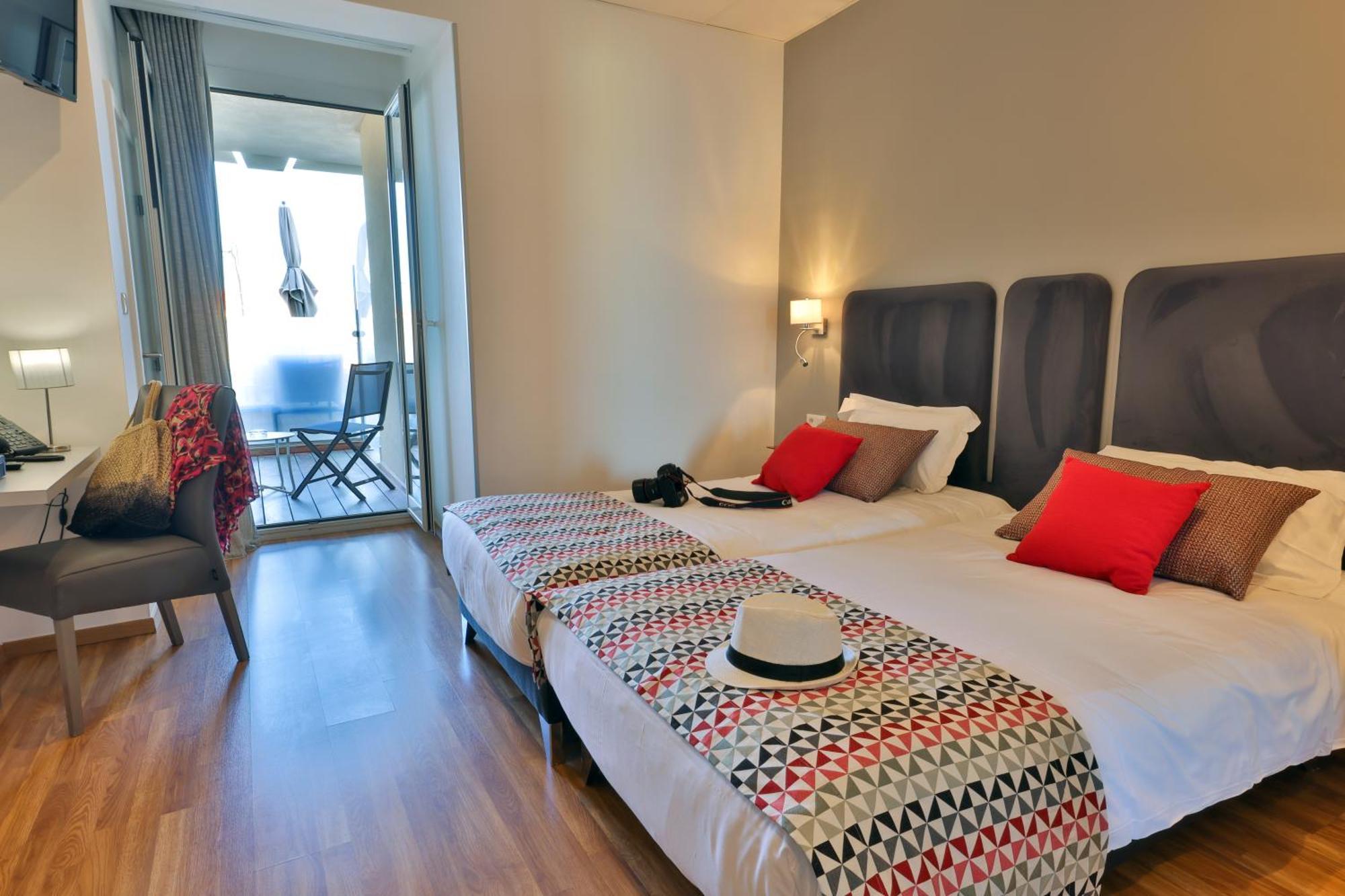 Hotel Mediterranee Кальви Экстерьер фото