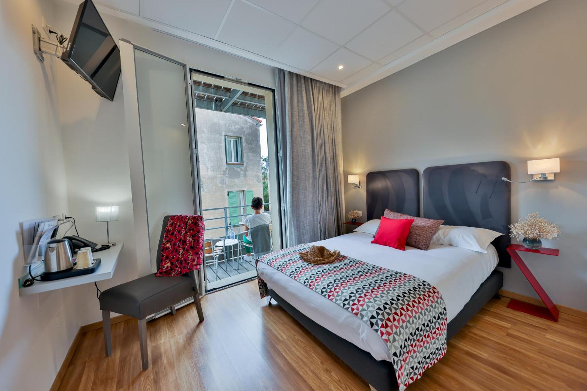 Hotel Mediterranee Кальви Экстерьер фото
