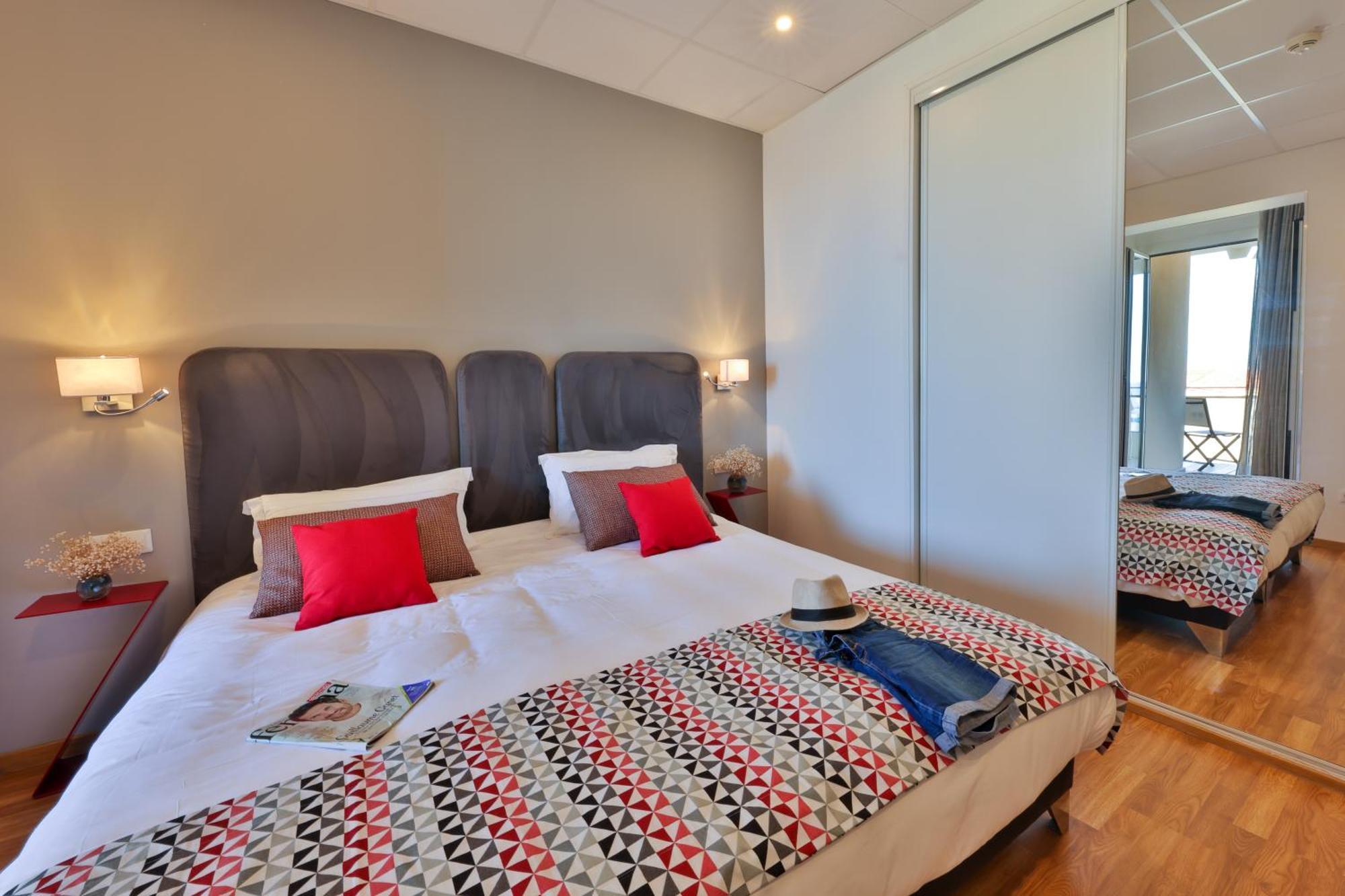 Hotel Mediterranee Кальви Экстерьер фото