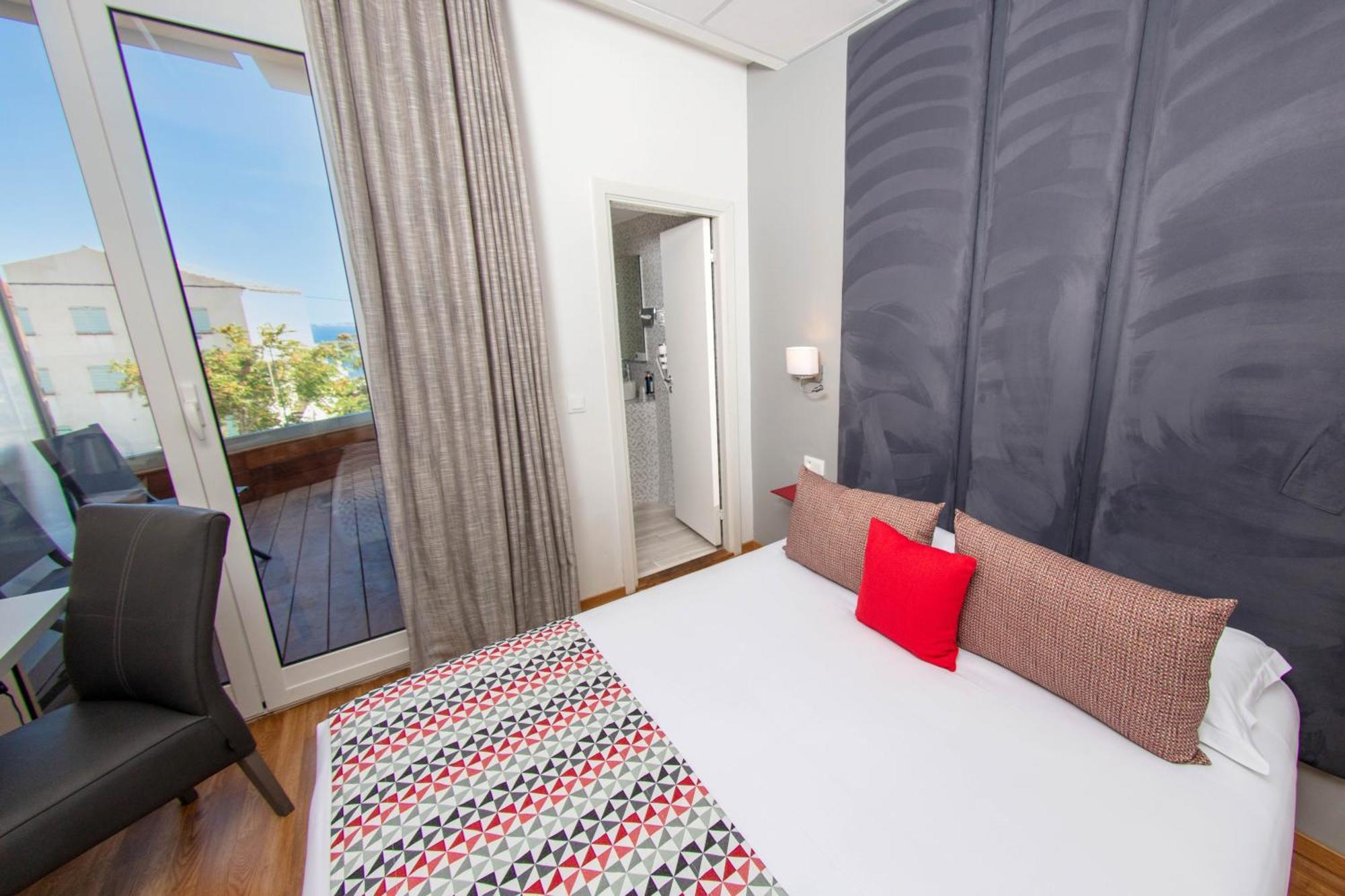 Hotel Mediterranee Кальви Экстерьер фото
