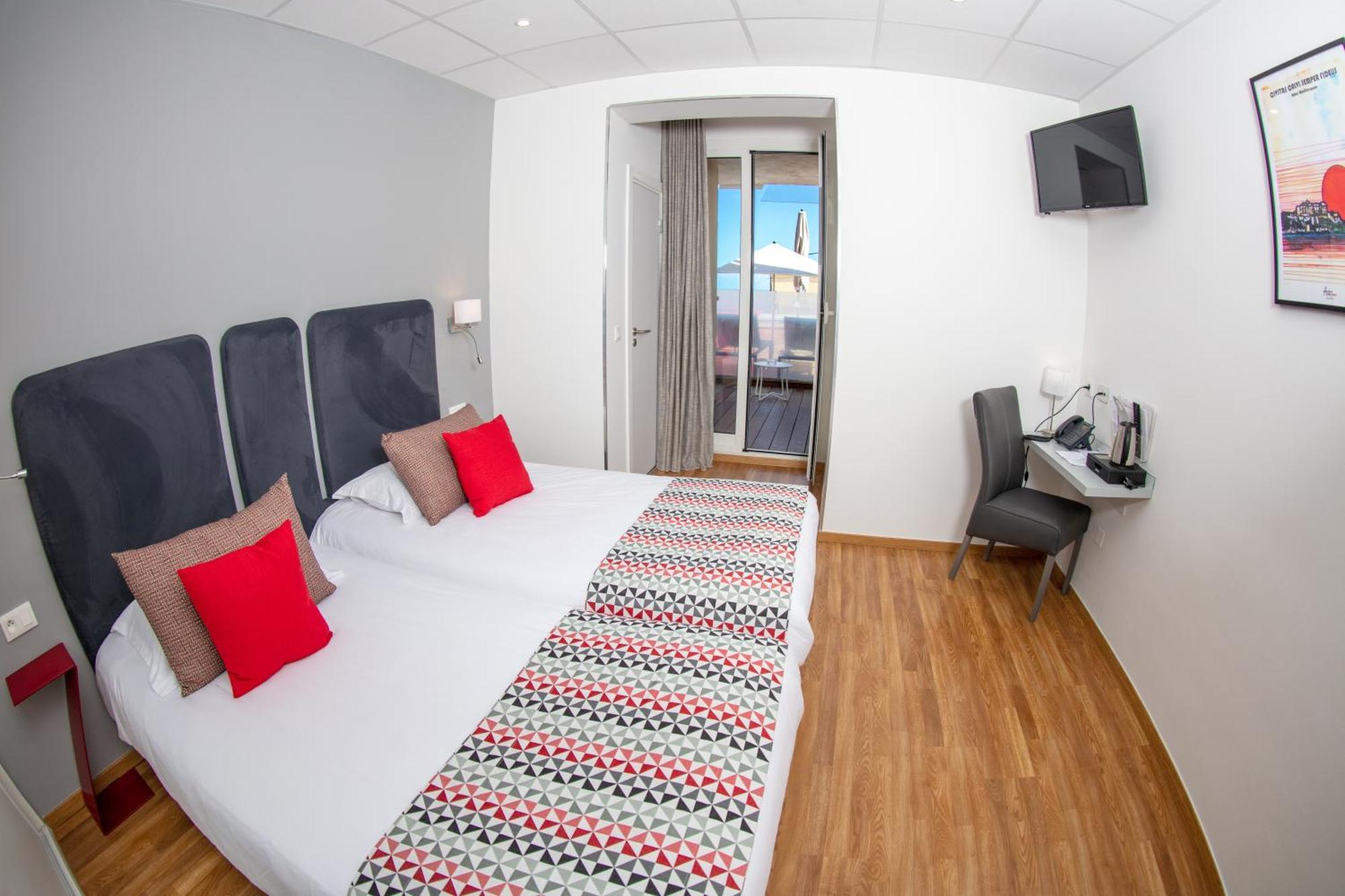 Hotel Mediterranee Кальви Экстерьер фото